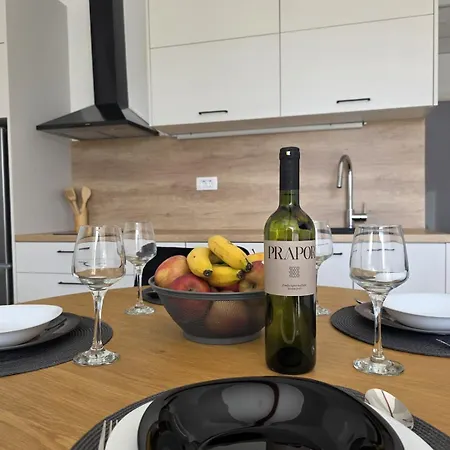 Iris - With Beautiful View ドゥブロブニク