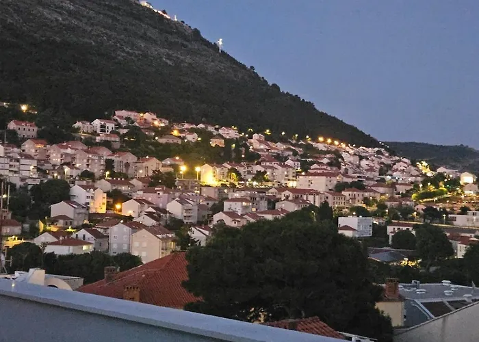 Iris - With Beautiful View Apartman *