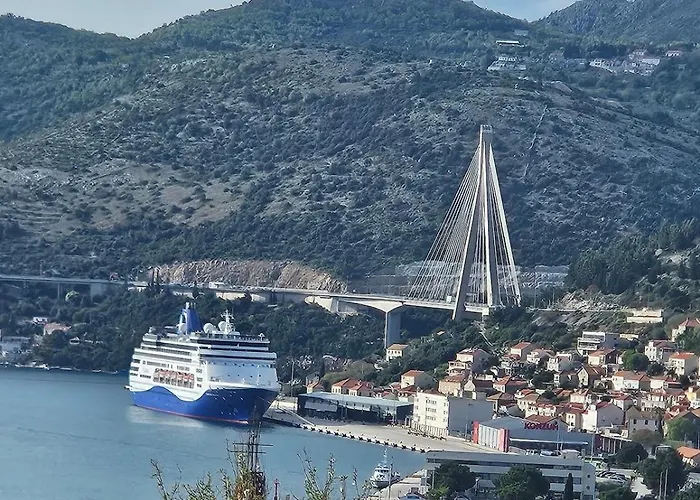 Iris - With Beautiful View Apartman