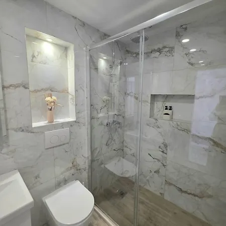 Sea View Penthouse Terrace And Balkon 아파트 *